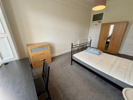 4 bedroom flat to rent - Photo 5