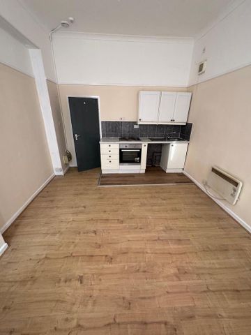 Studio to rent - Photo 3