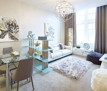 A stunning two bedroom apartment offering versatile accommodation, ... - Photo 1