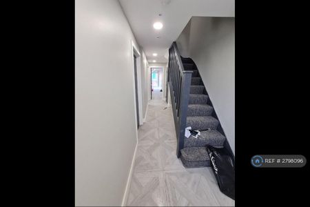 6 bedroom end of terrace house to rent - Photo 4