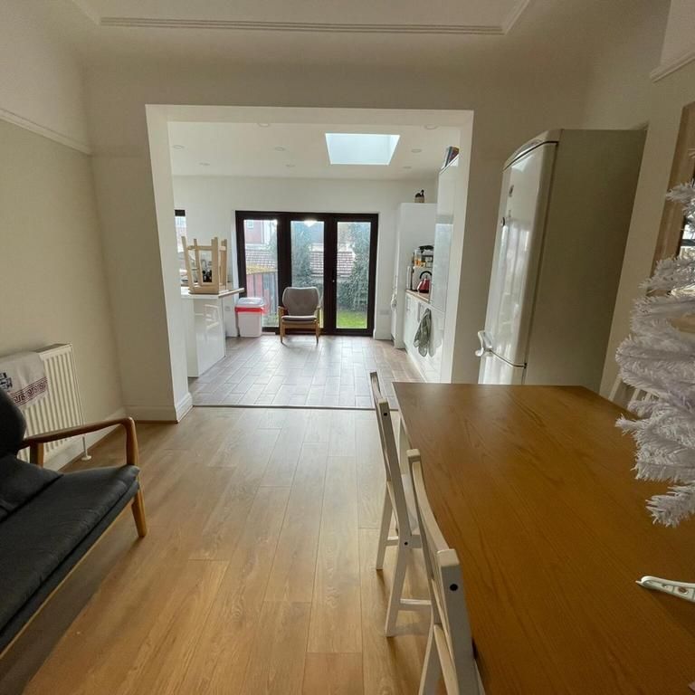 1 bedroom in a house share to rent - Photo 1