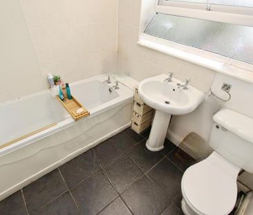 3 bedroom flat to rent - Photo 6