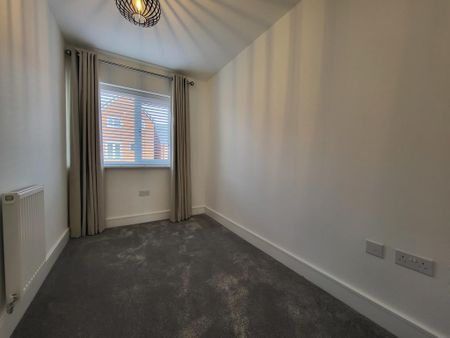 3 bedroom semi-detached house to rent - Photo 4