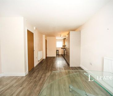 4 bedroom semi-detached house to rent - Photo 2