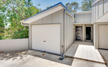 Contemporary townhouse in elevated position - Photo 4