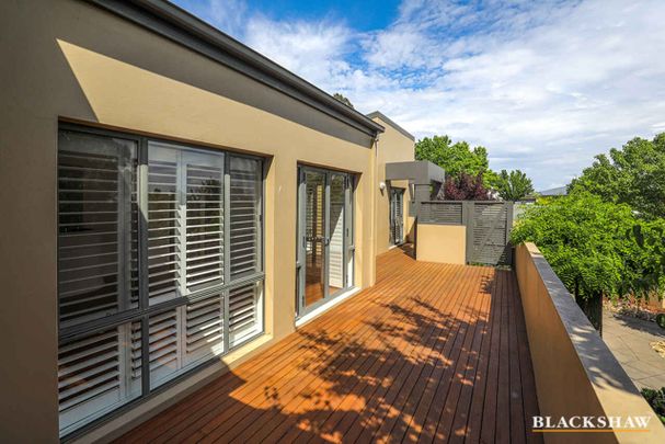 Spacious North-Facing Family Home with Stunning Views - Photo 1