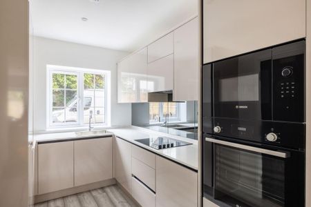 3 bedroom semi-detached house to rent - Photo 3