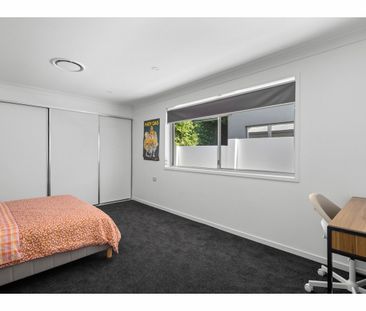 15 Bombala Street, Broadbeach Waters QLD 4218 - House For Rent | Do... - Photo 5