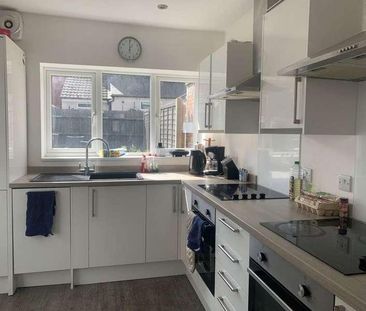 Wellingborough Road, NN10 - Photo 3