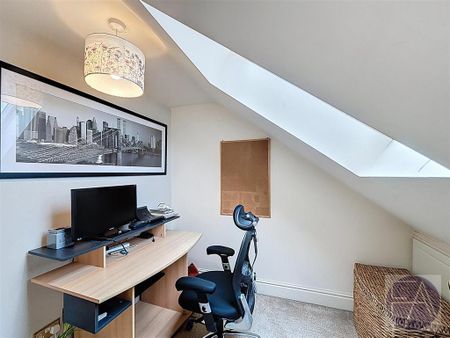 5 bedroom semi-detached house to rent - Photo 4