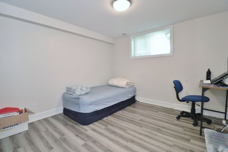 2465 Chasseur Ave #C - Photo 3