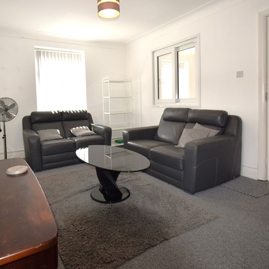 4 Bed Flat, Station Road, HA2 - Photo 1