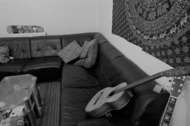 4 bedroom House in Welton Place, Leeds - Photo 1