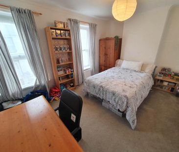 4 bedroom terraced house to rent - Photo 5