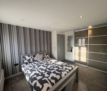 4 bedroom semi-detached house to rent - Photo 6