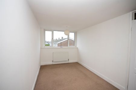 3 bed house to rent in Deneside, Jarrow, NE32 - Photo 2