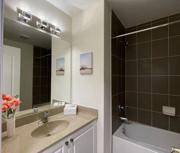 Condo Townhouse For Lease | N9255946 - Photo 1