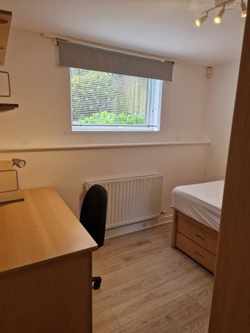 5 Bed Terraced House, Leeson Walk, B17 - Photo 3