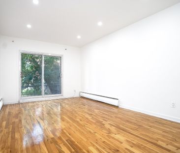 2425 Av. Madison Montréal (Côte-des-Neiges, QC H4B - Photo 3