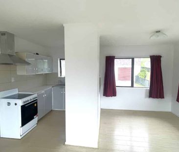 VERY CONVENIENT- 3brm House water included - Photo 4