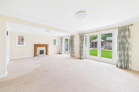 4 bedroom detached house to rent - Photo 3