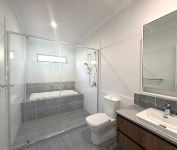 Brand New 4 Bedroom Home in Deebing Heights!! - Photo 6