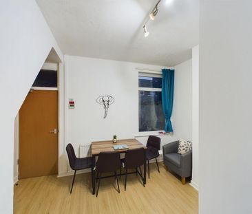 4 bedroom house of multiple occupation to rent - Photo 2