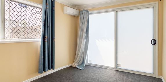 Low-Maintenance 2 Bedroom Unit in Prime Location - Photo 2