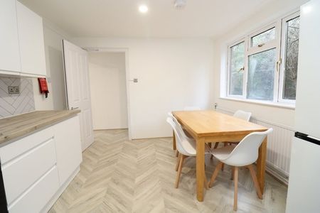 Room in a Shared House, Caledonian Road Station, N7 - Photo 5