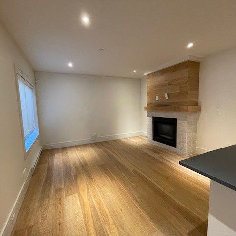 Newer One Bedroom Suite in White Rock - Photo 1