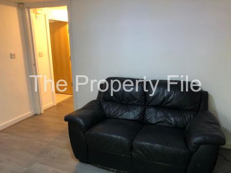 3 bedroom flat to rent - Photo 4