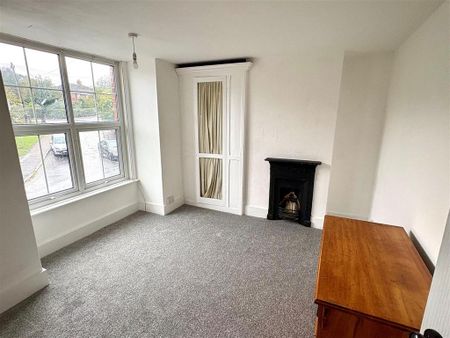 4 bedroom end of terrace house to rent - Photo 2