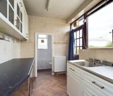 3 bedroom flat to rent - Photo 5