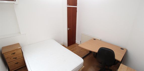 House - Terraced For Rent Laura Street, Pontypridd - Photo 2