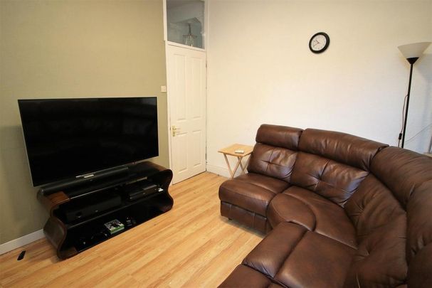 5 bedroom private hall to rent - Photo 1