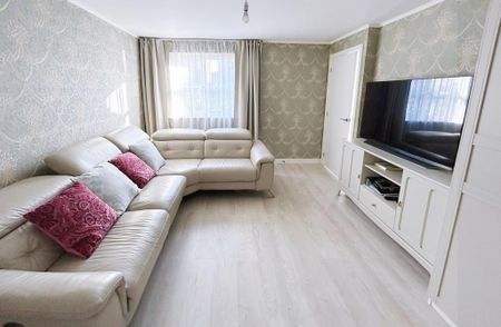 4 bedroom detached house to rent - Photo 4