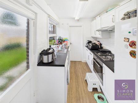 2 bedroom semi-detached house to rent - Photo 5