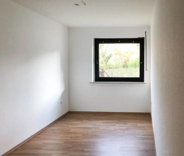 Gut geschnittene EG Wohnung mit Balkon und Garage - Photo 1