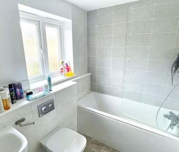 2 bedroom coach house to rent - Photo 6