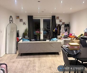 1 bedroom in a flat share to rent - Photo 3