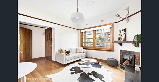 Ground Floor Deco Delight - See it, love it and live the location - Photo 1