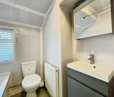 1 bed flat to rent in Lent Rise Road, Burnham, SL1 - Photo 2