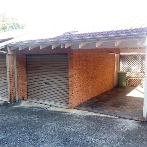 Town House with a Difference - Spacious Tri-Level + uninterrupted views! - Photo 1