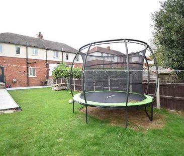 Milton Crescent, Wakefield, WF2 - Photo 2
