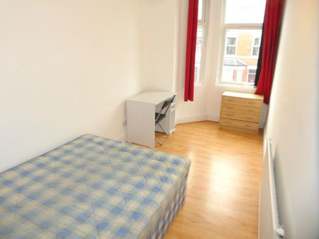 9 bedroom semi-detached house to rent - Photo 3