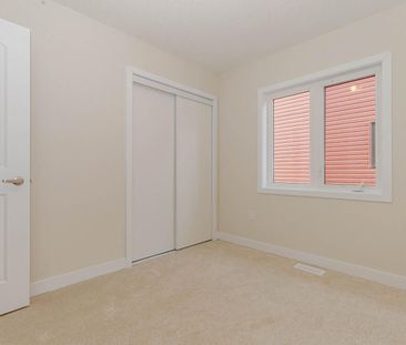 For Lease - 10 SUNFLOWER Crescent, Thorold, Ontario - Photo 2