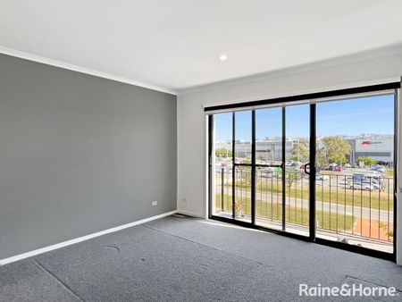 Newly Renovated 2 Bedroom Apartment In The Heart Of Gungahlin - Photo 3