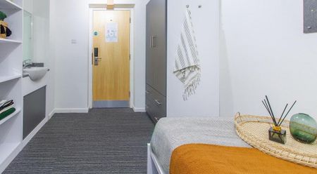 1 bedroom in a flat share to rent - Photo 4