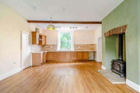 4 Bedroom Detached Farmhouse with outbuildings and stabling - Photo 4