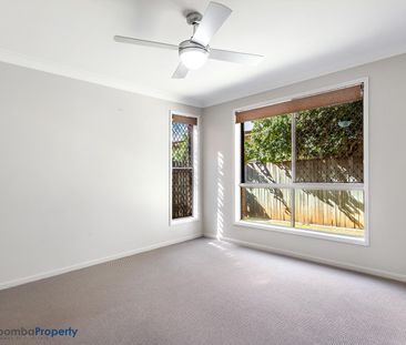 Recently renovated, this unit leaves nothing to do but simply move in! - Photo 2